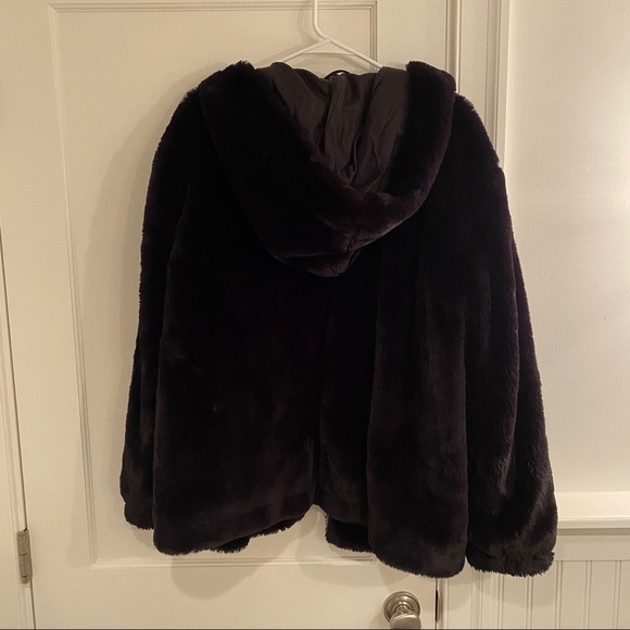 Aritzia faux fur jacket - Picture 2 of 3